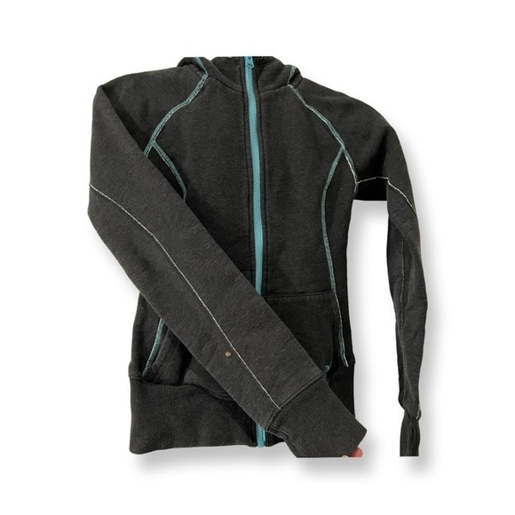 Aritzia TNA sweater Dark Grey with blue details. - Picture 2 of 10